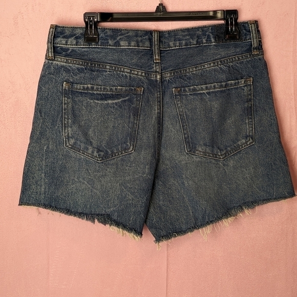 Express Button Fly Boyfriend Midi Mid Rise Distressed Shorts size 8 - Picture 2 of 8